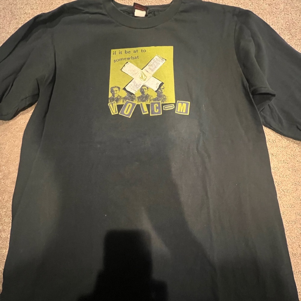 Vintage 2000’s Volcom Long Sleeve T-Shirt Lrg